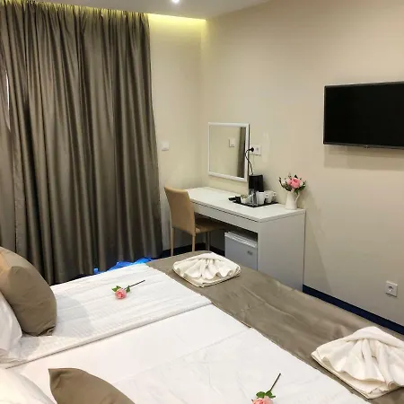 Homestay Family Avenue *