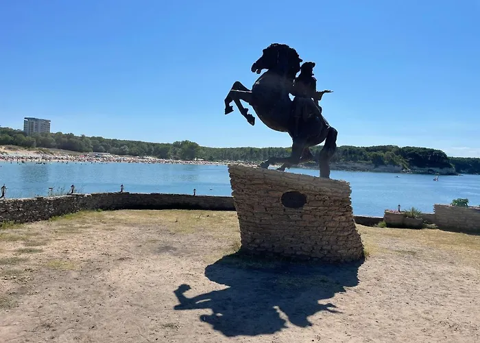 Family Avenue Naousa