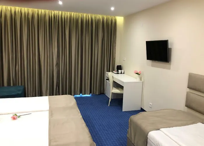 Family Avenue Naousa