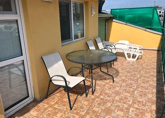 Family Avenue * Naousa