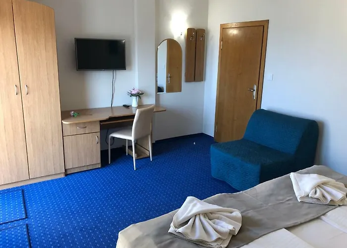 Family Avenue * Naousa